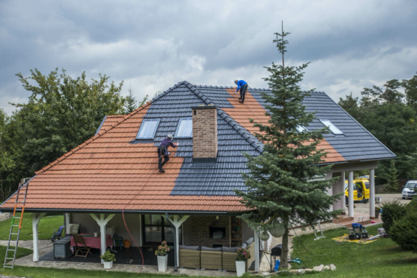 Anstrich des Hausdachs