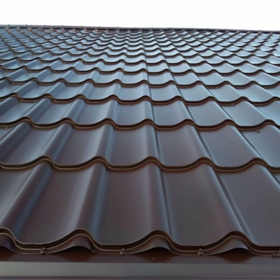 Braun gestrichenes Ziegeldach