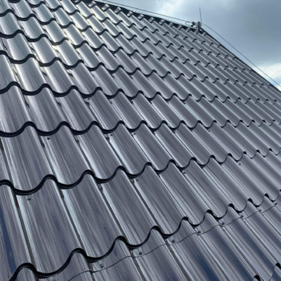 Hochglanzlackierung von Dachziegeln