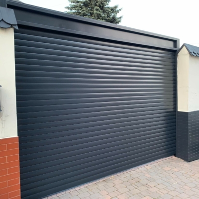 Lackiertes Garagenrolltor