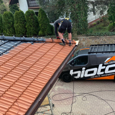 Anstrich der Dachrinne