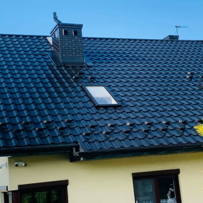 Anstrich von polyesterbeschichteten Metalldächern