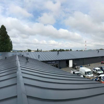 Anstrich der Halle - Dach und Fassade