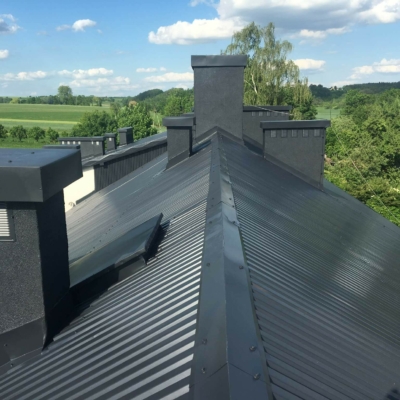 Bemaltes Dach vom Gipfel aus gesehen