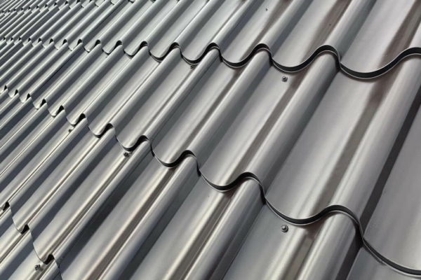 Bemalte Blechdachziegel