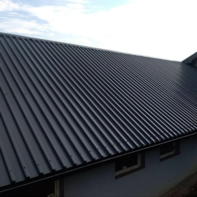 Trapezblechdach nach dem Anstrich