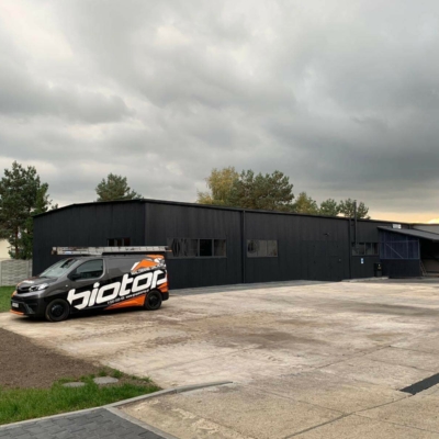 Anstrich der Verkleidungsplatte