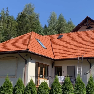 impregnacja-dachówek-marsylek-ceramicznych-przez-firmę-biotop-cena-impregnat-royal Dachabdichtung von unten gesehen