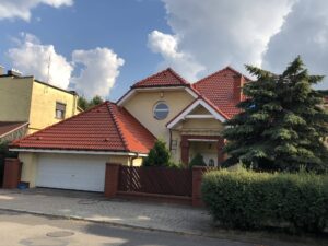 malowanie-dachówki-betonowej-Wrocław-Opole-Krapkowice-biotop-firma-Royal-farba-na-gorąco