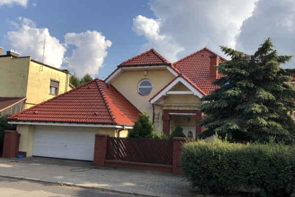 malowanie-dachówki-betonowej-Wrocław-Opole-Krapkowice-biotop-firma-Royal-farba-na-gorąco Pomalowany dach z dachówki betonowej