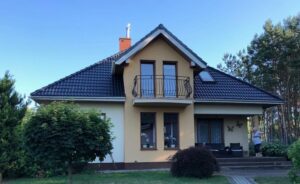 malowanie-dachówki-betonowej-biotop-farba-royal-na-gorąco-min