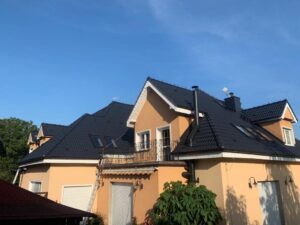 malowanie-dachówki-betonowej-cena-ceramicznej-cementowej-biotop-farbą-royal-min