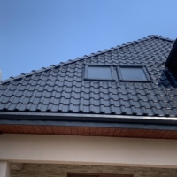 malowanie-dachowki-glazurowanej-Poznań-Wrocław-Gdańsk-firma-grupa-biotop-farba-royal-na-gorąco Pomalowany dach z dachówki glazurowanej