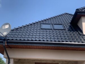 malowanie-dachowki-glazurowanej-Poznań-Wrocław-Gdańsk-firma-grupa-biotop-farba-royal-na-gorąco