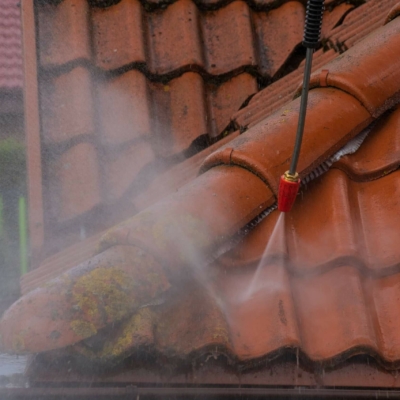 mycie-ciśnieniowe-dachówki-betonowej-i-ceramicznej-Kraków-Katowice-karcherem (1) Hochdruckreinigung - Schmutzentfernung