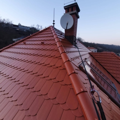 mycie-czyszczenie-impregnacja-dachowki-Krakow-katowice-wroclaw-biotop- dachowek-dachu (3) Pomalowany dach - Fragment