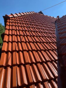 mycie-czyszczenie-impregnacja-dachówki-ceramicznej-marsylki-betonowej-biotop-impregnat-royal