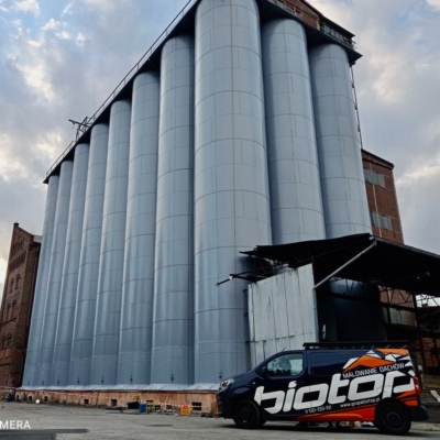 malowanie silosów na zborze farbą nakładaną metodą na gorąco malowanie silosów na zborze