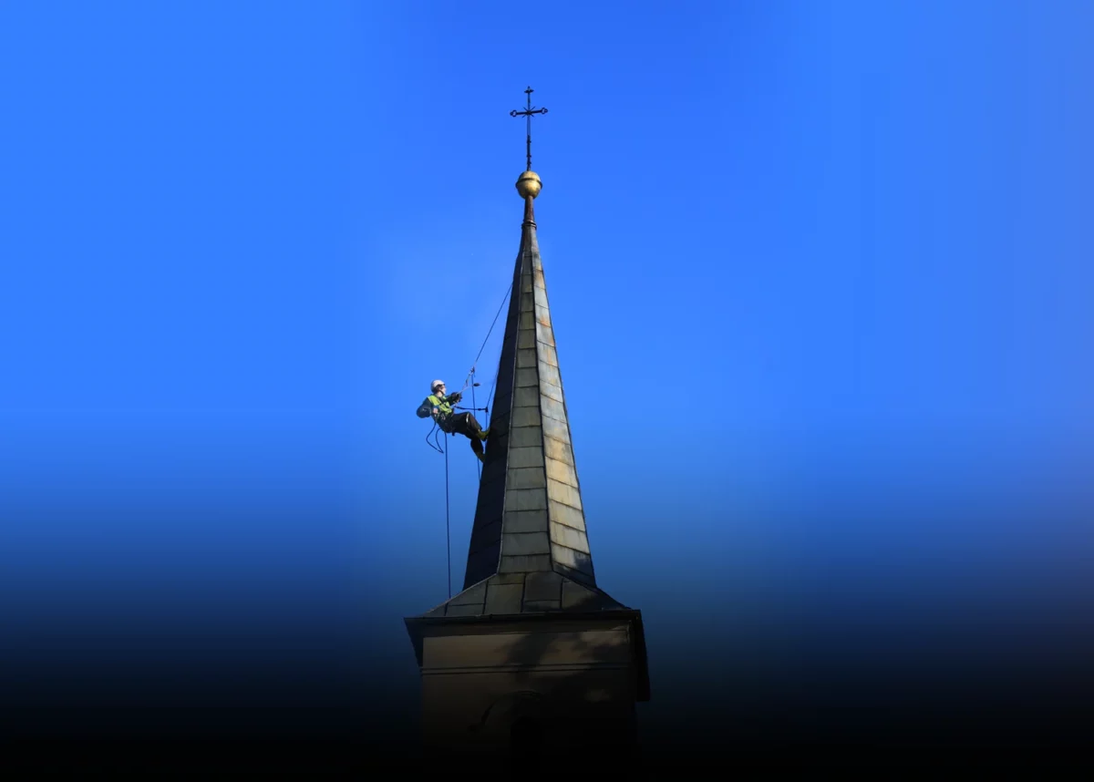 Dem Himmel näher – das Streichen von Kirchendächern!