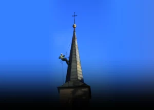 Dem Himmel näher - das Streichen von Kirchendächern!