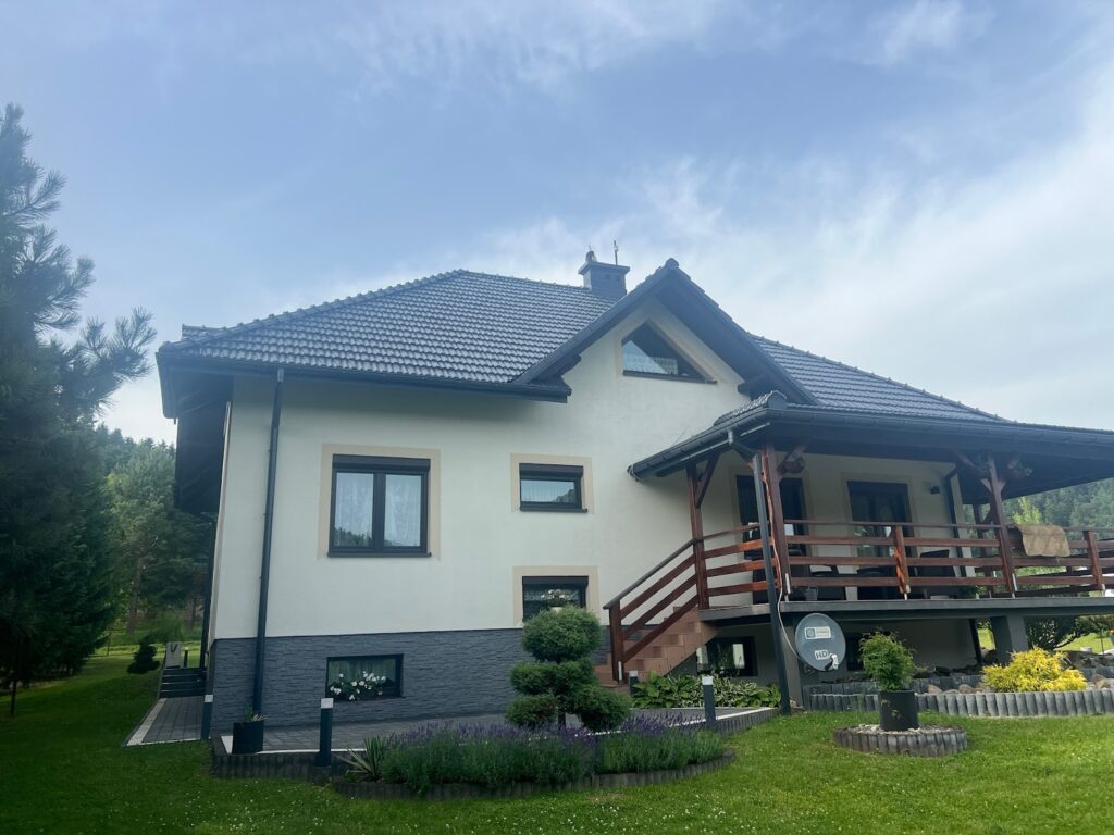 Foto des Hauses nach der Dachrenovierung