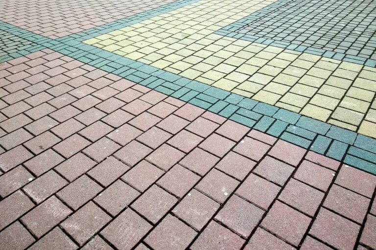 Pflastersteine streichen – wie macht man das und welche Farbe wählt man?